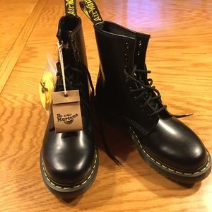 ❗️Dr. Martens NWT 1460 boots❗️